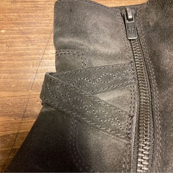Frye Ellen Buckle Short Booties Gray Suede Leather Size 7 Harness - Picture 6 of 10
